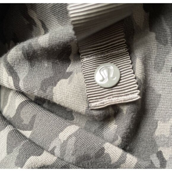 Lululemon Women's‎ Green Camouflage Print Vinyasa Scarf One Size - Picture 3 of 3